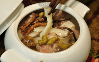 冬蟲夏草鮮草煲湯秘籍：鮮香與滋補(bǔ)的完美融合